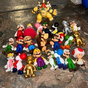 Nintendo super Mario, Luigi, peach, bowser, donkey Kong, toad,colored yoshi’s